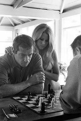 Jouez à la question du mercredi sur les échecs - Photo © Milton Greene