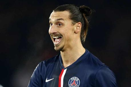 Zlatan se fait frapper dans les vestiaires par un coéquipier !! zlatan ibrahimovic