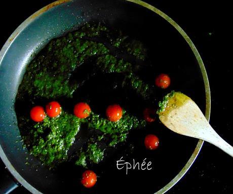 Spaghettis de courgettes au pesto à la poêle Spaghettis de courgettes au pesto à la poêle