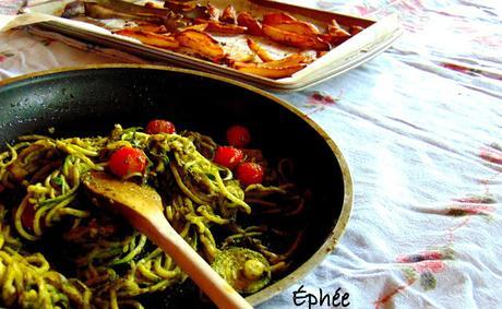 Spaghettis de courgettes au pesto à la poêle Spaghettis de courgettes au pesto à la poêle