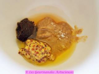 Quenelles de riz aux capucines et aux noix et sauce surprise (Vegan)