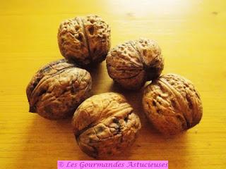 Quenelles de riz aux capucines et aux noix et sauce surprise (Vegan)