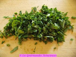 Quenelles de riz aux capucines et aux noix et sauce surprise (Vegan)