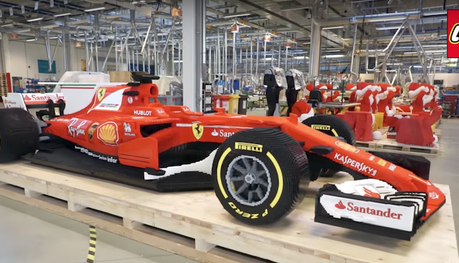 Une Formule 1 Ferrari fabriquée grâce à 350 000 Legos