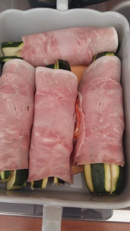 Courgettes au Jambon et sauce Aurore Cliquer sur les flèches pour voir le déroulement de la recette