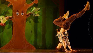 L'Arbre des Découvertes, par la Cie L. Danse L'Arbre des Découvertes, par la Cie L. Danse