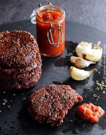 Recette bio : Steak veggie au quinoa bio Priméal à la plancha, sauce Arrabiata