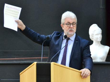 CE SEL PRÉSIDENTIEL AU GOÛT AMER. Lettre d’un Maire à Emmanuel Macron.