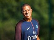 bain foule incroyable Kylian Mbappé avec supporters