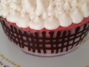 Entremet Fraise Chocolat Blanc et son Insert Marbré Cliquer sur les photographies pour les agrandir