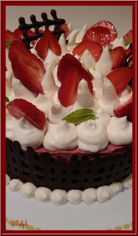 Entremet Fraise Chocolat Blanc et son Insert Marbré Entremet Fraise Chocolat Blanc et son Insert Marbré
