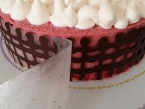 Entremet Fraise Chocolat Blanc et son Insert Marbré Cliquer sur les photographies pour les agrandir