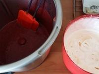 Entremet Fraise Chocolat Blanc et son Insert Marbré Cliquer sur les photographies pour les agrandir