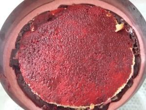 Entremet Fraise Chocolat Blanc et son Insert Marbré Cliquer sur les photographies pour les agrandir