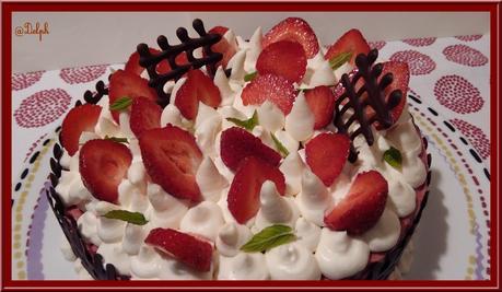 Entremet Fraise Chocolat Blanc et son Insert Marbré Entremet Fraise Chocolat Blanc et son Insert Marbré
