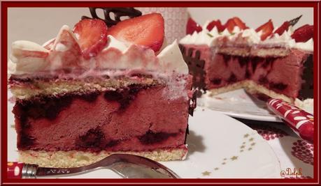 Entremet Fraise Chocolat Blanc et son Insert Marbré Entremet Fraise Chocolat Blanc et son Insert Marbré