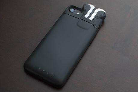 Une coque propose de protéger et recharger l’iPhone et les AirPods en même temps !