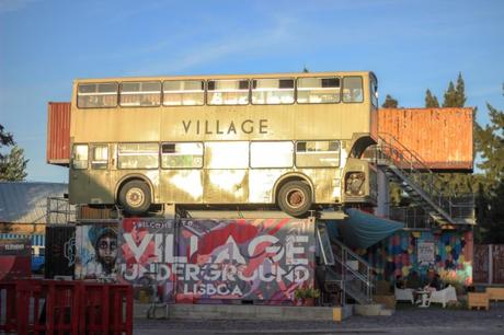 Village-underground-lisbonne-insolite-manger-dans-un-autobus