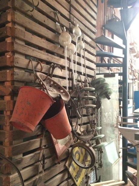 Mephistos Courtrai - Magasin Vintage Brocante