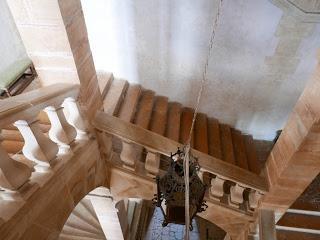Escalier central au Château de Cormatin