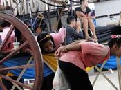 Thaïlande, couple re-invente pont soupirs sous pluie (clip HOT)