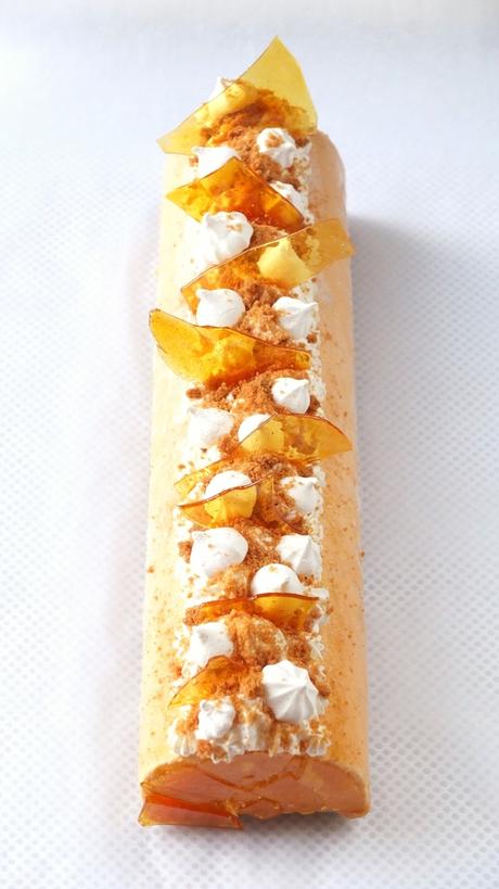 Bûche caramel au beurre salé, pomme et spéculoos