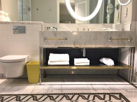 Au Hilton Paris Opéra, on se relaxe dans une salle de bain tout confort