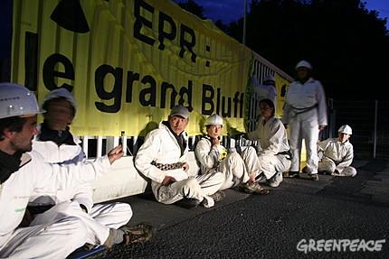 7e jour d’action : Greenpeace empêche toujours le chantier EPR de redémarrer