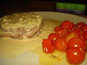 Tournedos sauce roquefort, confit de tomates cerises