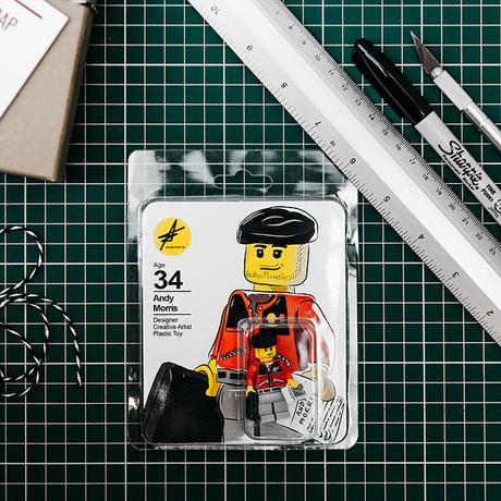 Un designer fabrique un cv LEGO pour postuler dans des agences