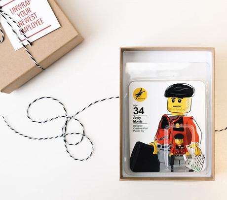 Un designer fabrique un cv LEGO pour postuler dans des agences