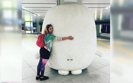 Installation d’un pilier à câlins géant dans la gare de Tokyo