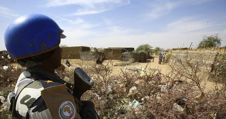 Mali : des Casques bleus tués dans l’attaque de leur convoi dans le nord du pays