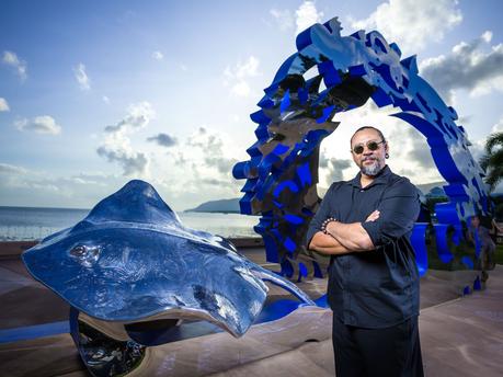 Installation permanente d'une sculpture de Brian Robinson pour l'esplanade de Cairns, Australie