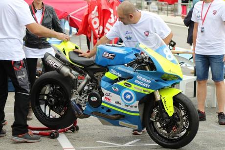 Bol D'or 2017, les motos sont déplacées sur la ligne de départ