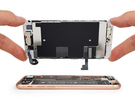 ifixit iphone 8 - iFixit : les iPhone 8 sont plus difficiles à réparer que les iPhone 7