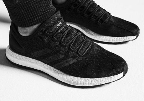 Une seconde Pure boost Reigning Champ x Adidas