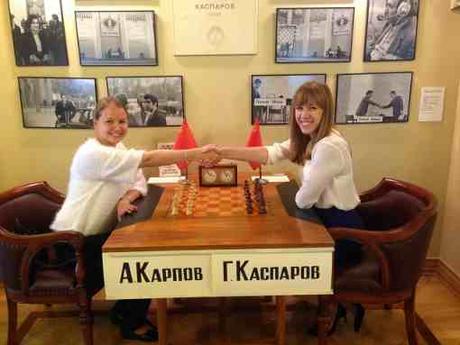 Les grands-maîtres russes Valentina Gunina et Olga Girya nous présentent le Nouveau Musée russe des échecs - Photo © Chess & Strategy