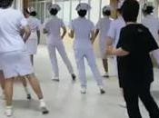 ministre Thaïlandais fait danser infirmiéres (clip)