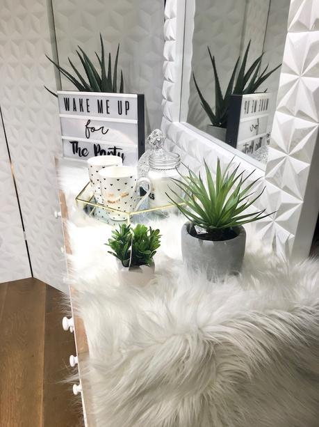 chambre cosy maison du monde fausse fourrure deco blanche