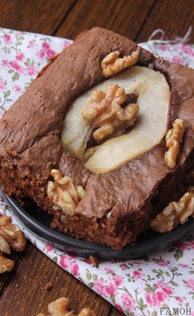 Gâteau chocolat aux poires et noix