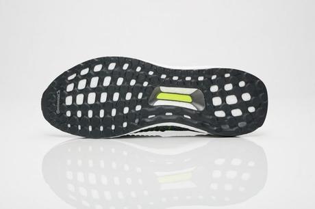 Adidas dévoile un nouveau coloris “Legend Ink” sur la Ultra Boost Laceless