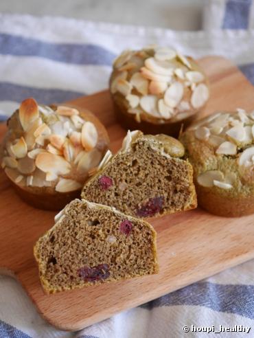 Muffins bio au thé matcha, cranberries et amandes