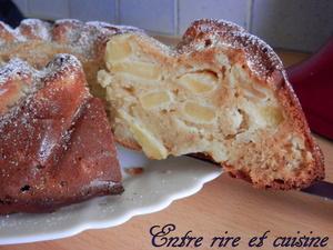 Gâteau à la MONNIER A gauche : Version pommes-ricotta / A droite : Version ricotta-pommes-chocolat blanc fondu (qui remplace la margarine)
