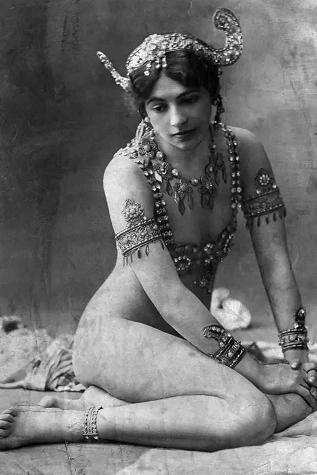 Mata Hari, œil du jour et espiègle de nuit