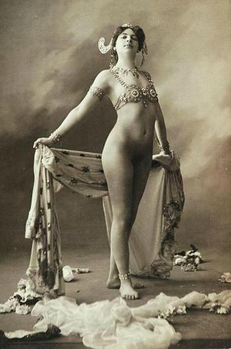 Mata Hari, œil du jour et espiègle de nuit