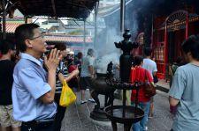 Le temple Lungshan de Taipei !! A l'inverse du temple Hsintien, Lungshan fait la part belle à l'encens