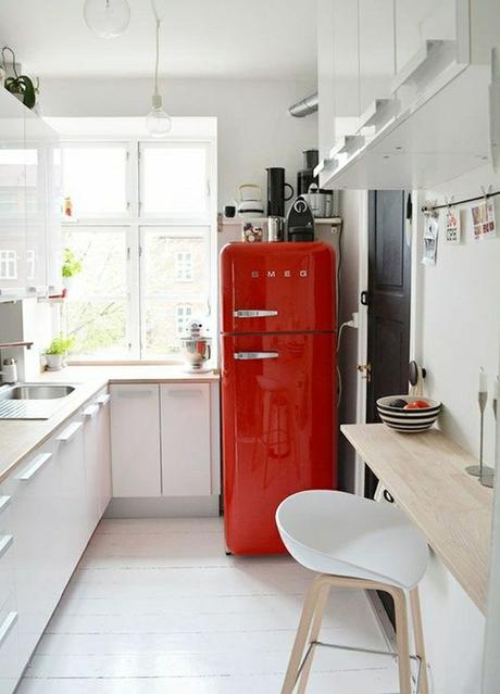 cuisine blanche et rouge frigo smeg