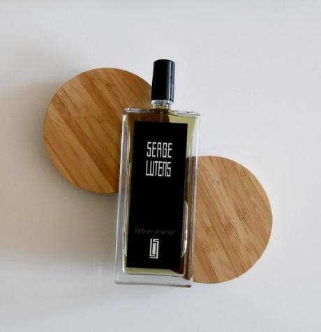 Vétiver Oriental de Serge Lutens, un jus sophistiqué élégant - test & avis Serge Lutens Vétiver Oriental, un boisé des plus élégants