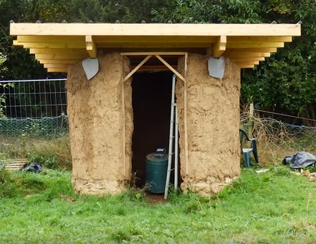 Comment construire une cabane en terre crue ?